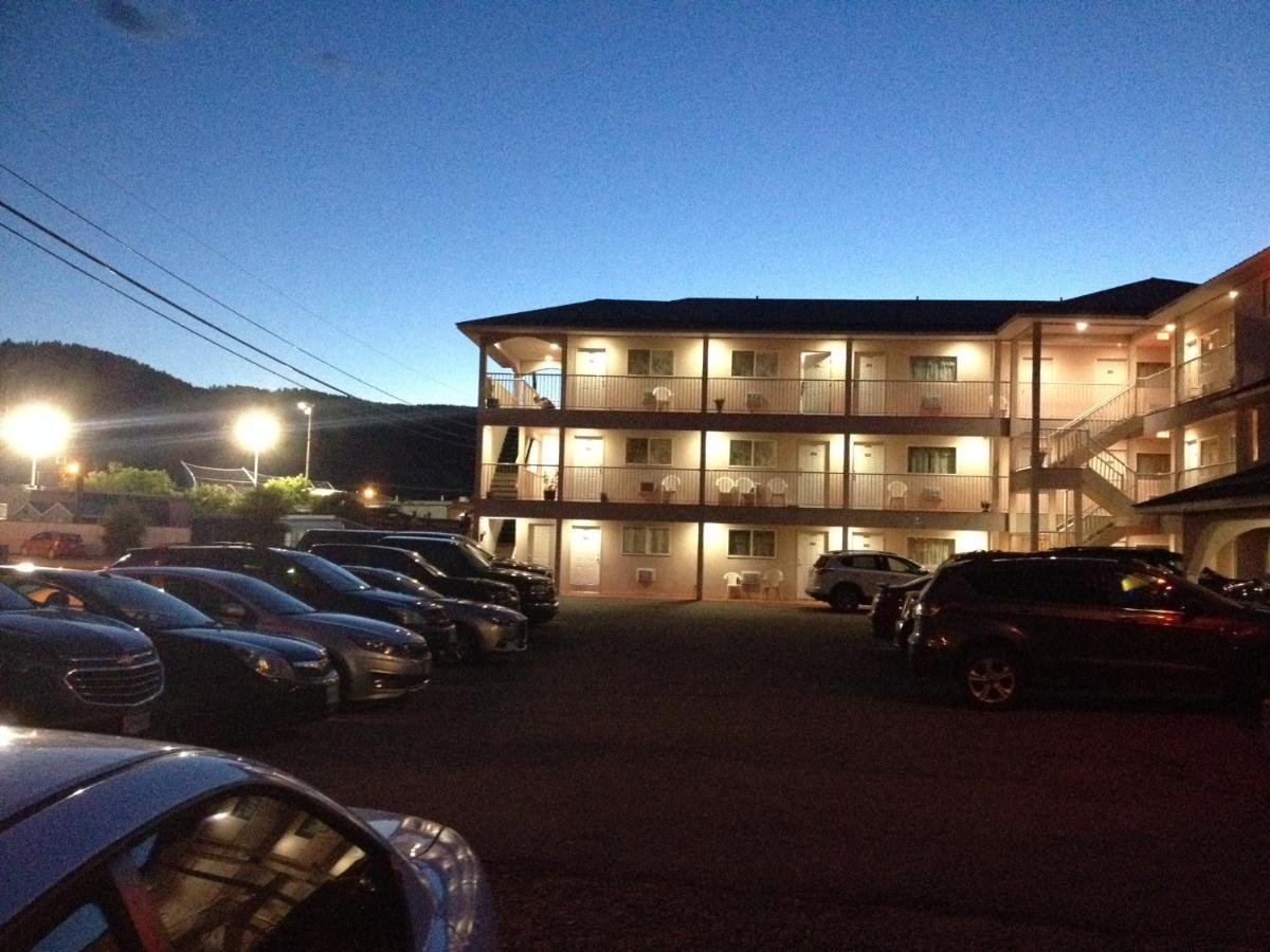 Motel 99 Grand Forks Exterior photo